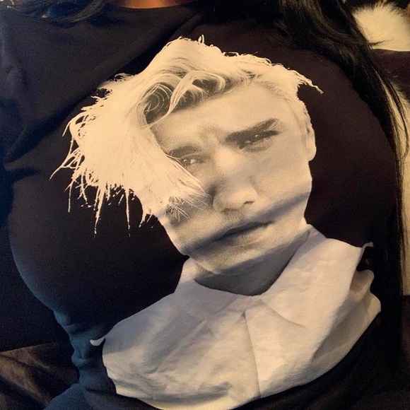 🦇 Purpose Tour Graphic Merch Tee 🦇 - Picture 3 of 4